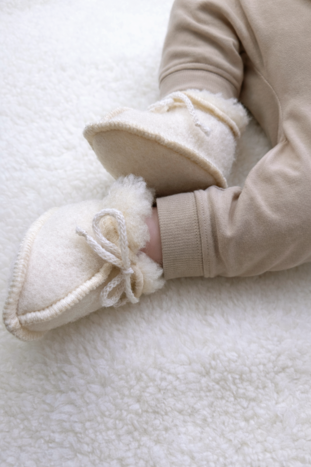 Merino wollen slofjes Ecru 3-6 mnd.